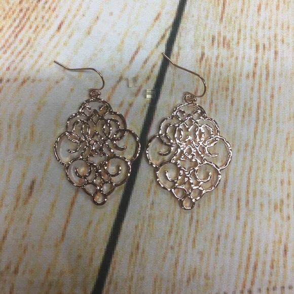 Fashion Jewelry Jewelry - Rose gold color earrings NWT